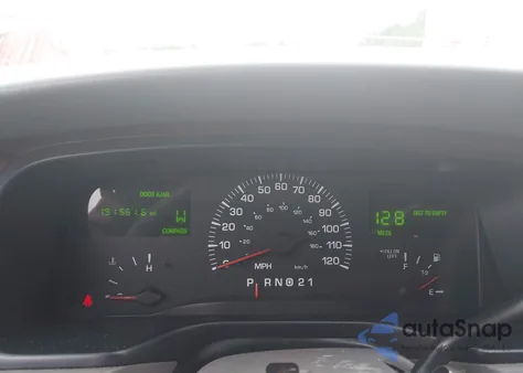 2000 Lincoln Town Car Signature z USA, uszkodzony, nr VIN 1LNHM82WXYY799995